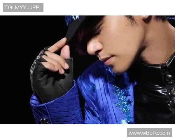 足球明星挑战抓娃娃机精彩瞬间引发热议网友纷纷点赞分享欢乐时刻