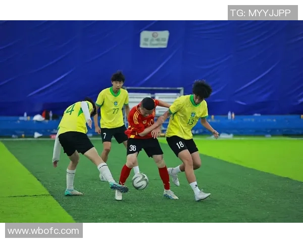 足球明星带球慢动作展现技巧与魅力的精彩瞬间解析