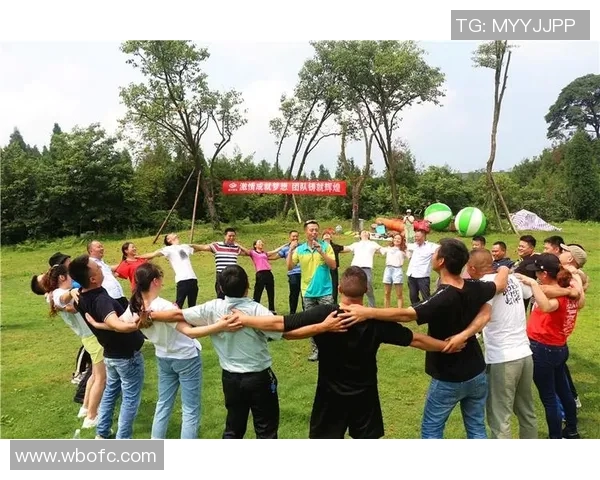 福佳白足球明星助力青少年足球发展点燃梦想激情与希望