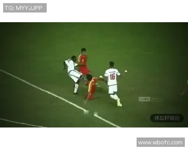 足球明星在比赛中的精彩瞬间定格瞬间展现运动魅力与激情的完美画面